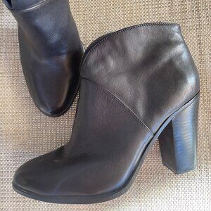 Vince Camuto Franell Notched Booties Black 6.5